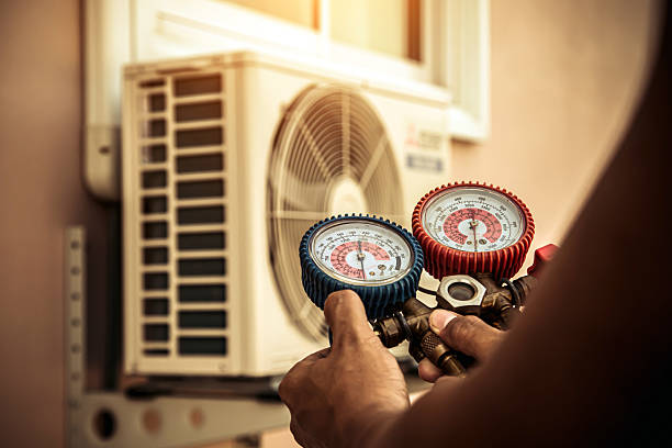 Professional Hvac technician working in Parlin, NJ